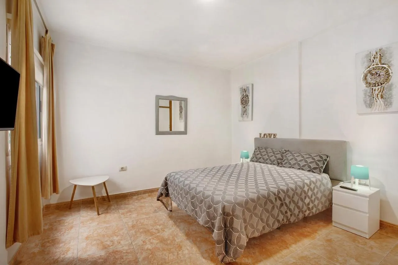 3 Bedroom Apartment Near Sta Cruz Santa Cruz de Tenerife Ferienhaus