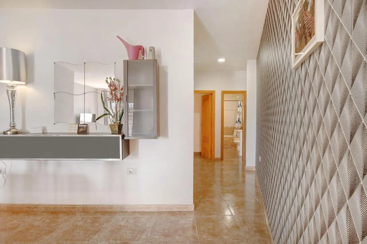 Ferienhaus 3 Bedroom Apartment Near Sta Cruz Santa Cruz de Tenerife Spanien